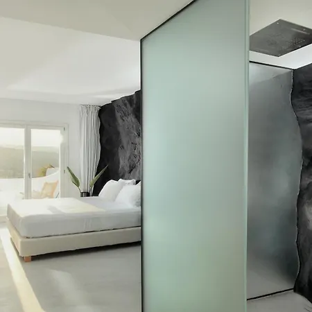 Million Stars Mykonos كالافاتيس